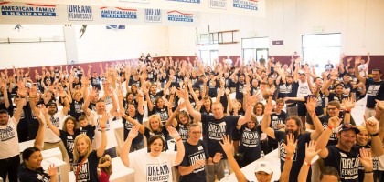 定制团体服装一般选用什么款式