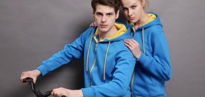 定制的卫衣里面穿什么衣服比较好