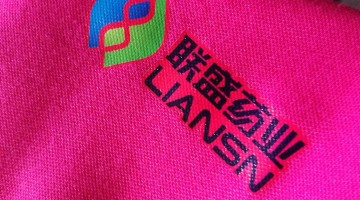 热转印工艺T恤定制LOGO为什么需要描边？