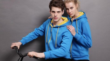 定制的卫衣里面穿什么衣服比较好